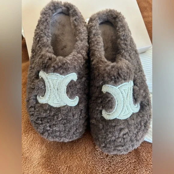 LAST Pair! NWT Round Toe Chic Plush Faux Fur Cozy Shearling Slippers - Picture 6 of 7